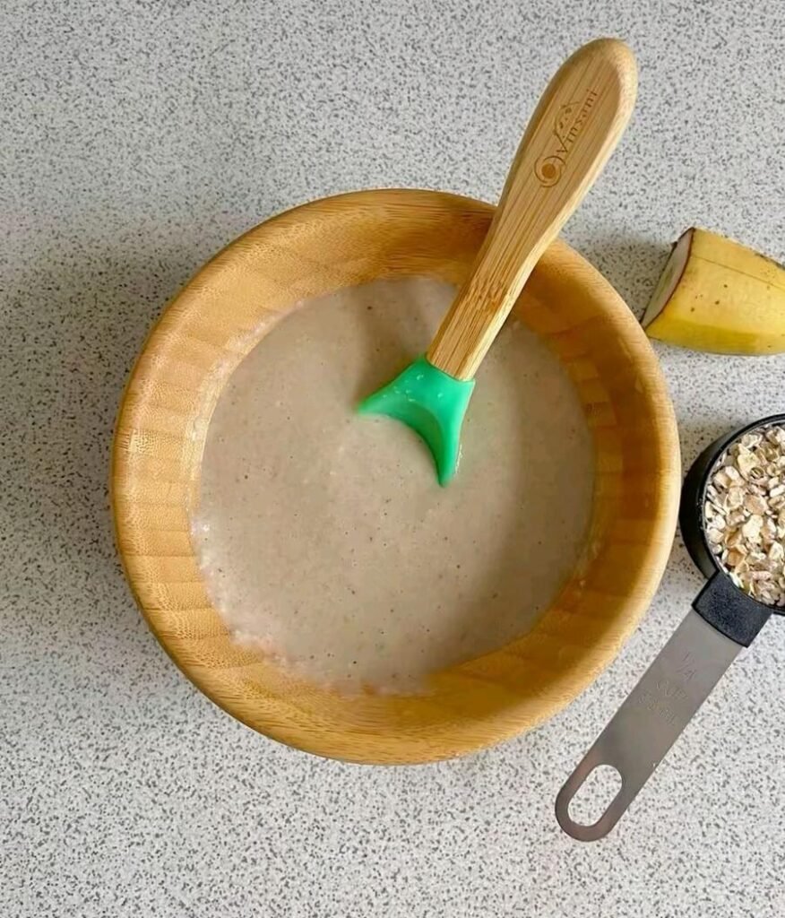 Papa de aveia e banana alimentação bebê 6 meses